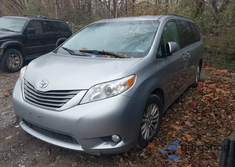 2011 Toyota Sienna Xle V6 из США, поврежденный, VIN 5TDYK3DC8BS001951